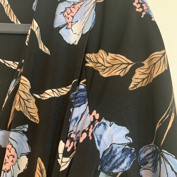 Motherhood Maternity Leaf Printed Wrap Dress NWT - Picture 3 of 11